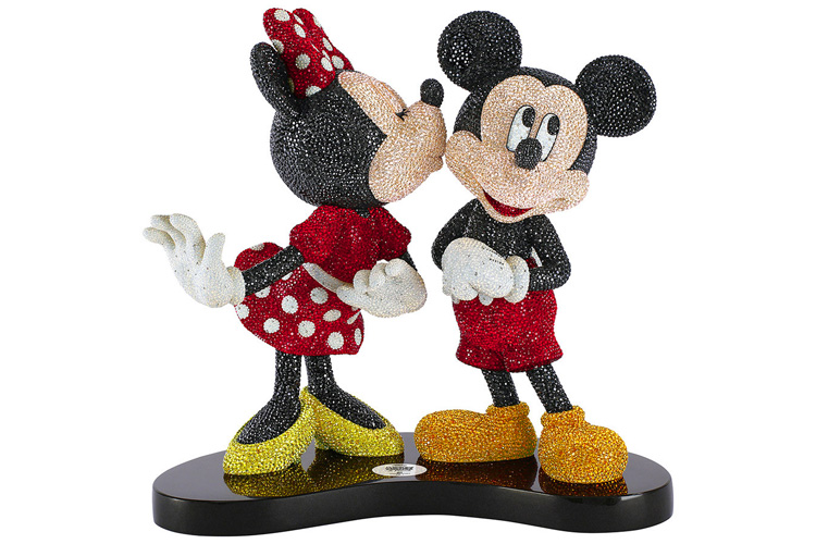 “Mickey & Minnie” shine in 40,830 sparkling crystals
