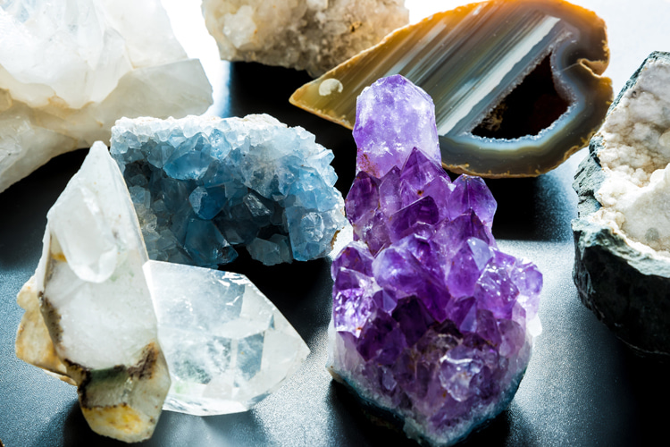 Semi-precious gemstones: rarity, color, brilliance, transparency, durability, cut, optical effects, and size are a few elements at play when determining the worth of a gem | Photo: Shutterstock