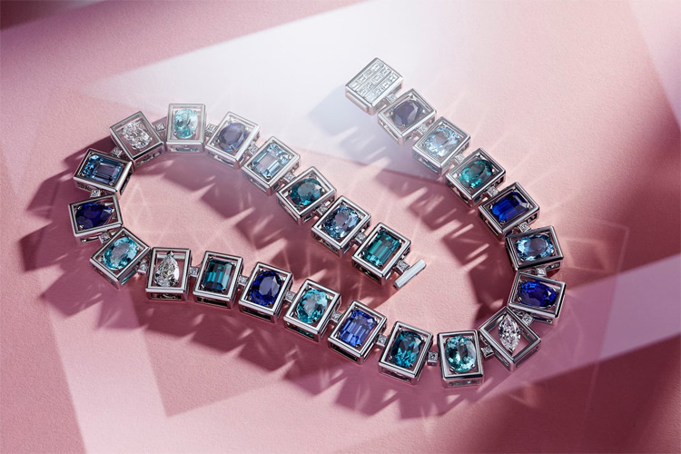 Tiffany & Co. Blue Book 2019: a necklace with over 36-carat sapphires, blue cuprian, tourmaline, blue tourmaline, aquamarines and diamonds in platinum | Photo: Tiffany & Co.